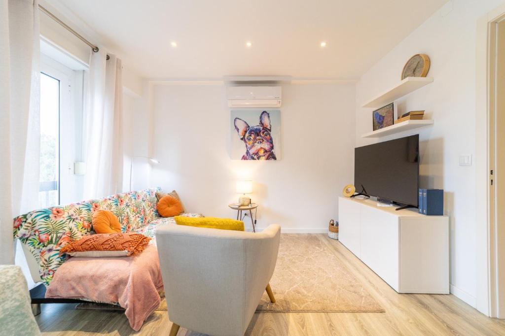 Elegant 2 Bedrooms Apartment with Balconies in Lisbon