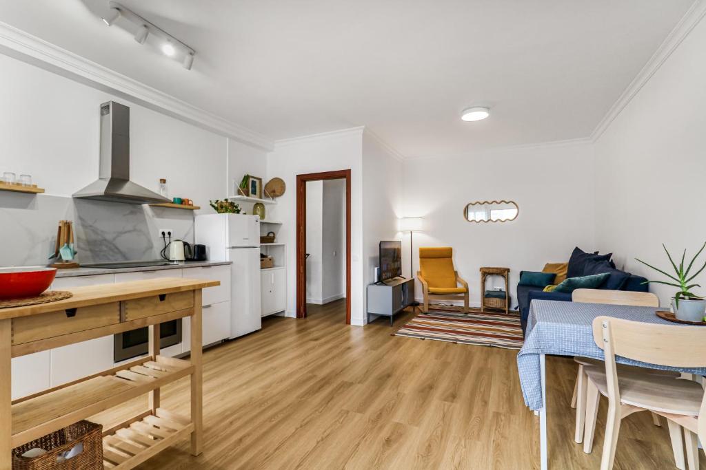 a kitchen and living room with a table and a dining room at VV Gara Galdar in Gáldar