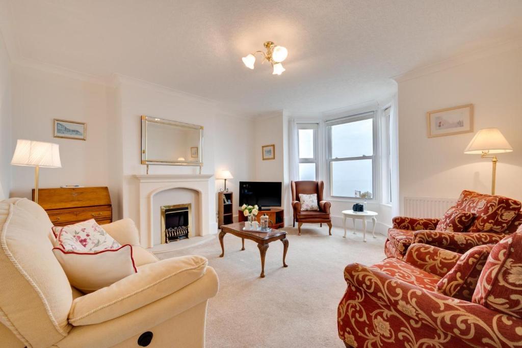a living room with two couches and a fireplace at 2 Bed in Seaton oc-mbbri in Seaton