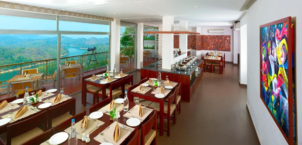Restaurace v ubytování Ragamaya Resort & Spa Munnar