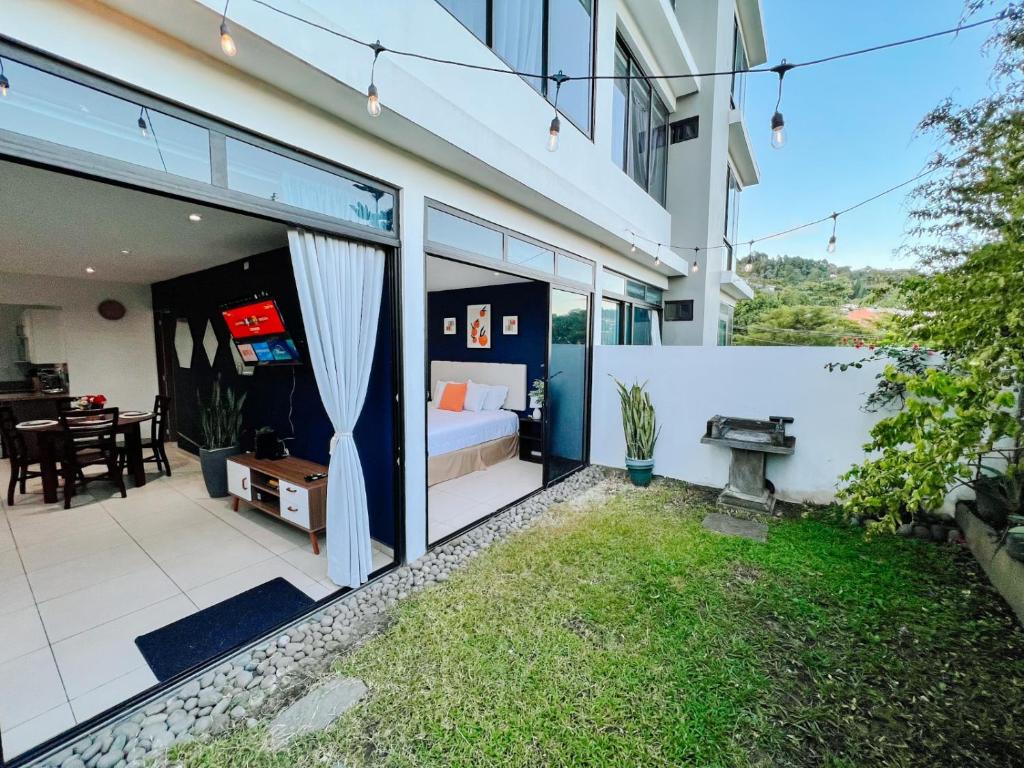 Apto con 2BR Jardin y Parking Gratis Col Escalon