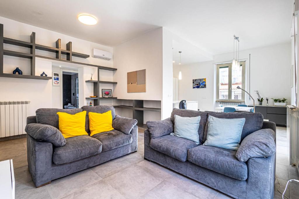 Large and bright, a stone's throw from Trastevere