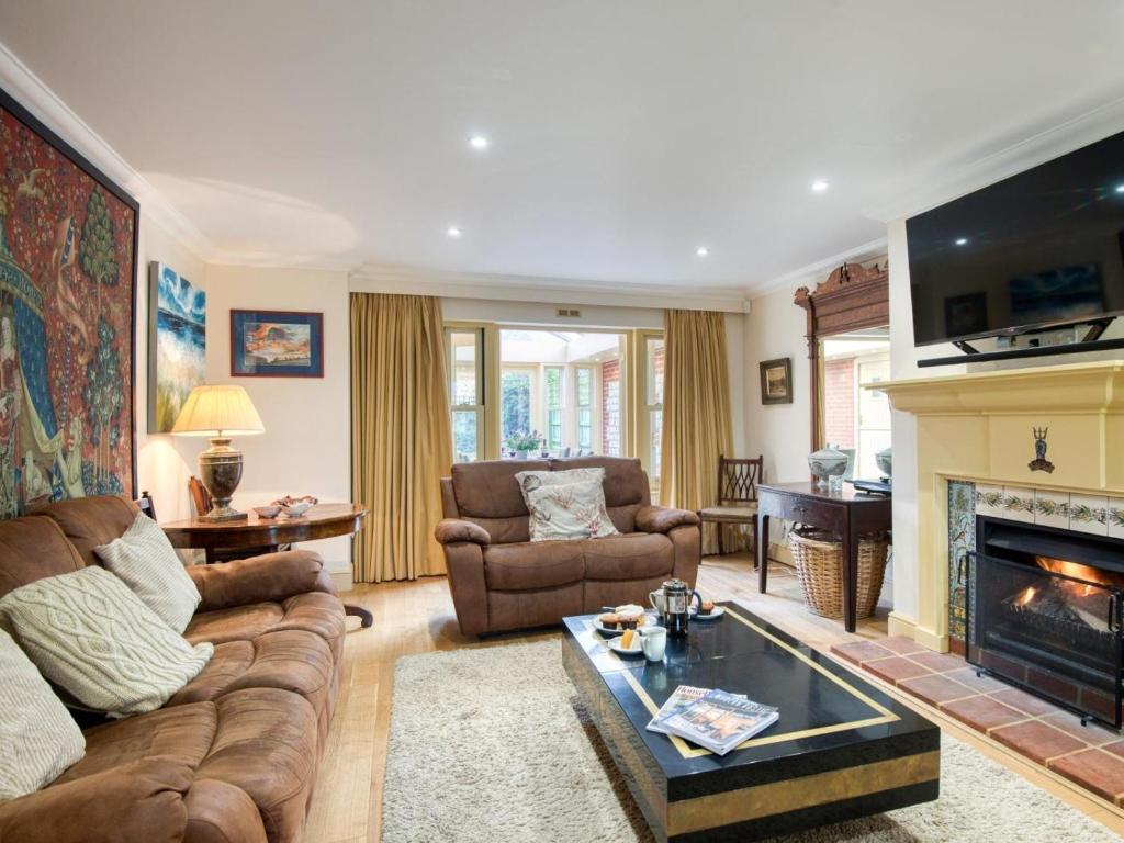 a living room with a couch and a fireplace at 5 Bed in Choseley oc-kt086 in Titchwell