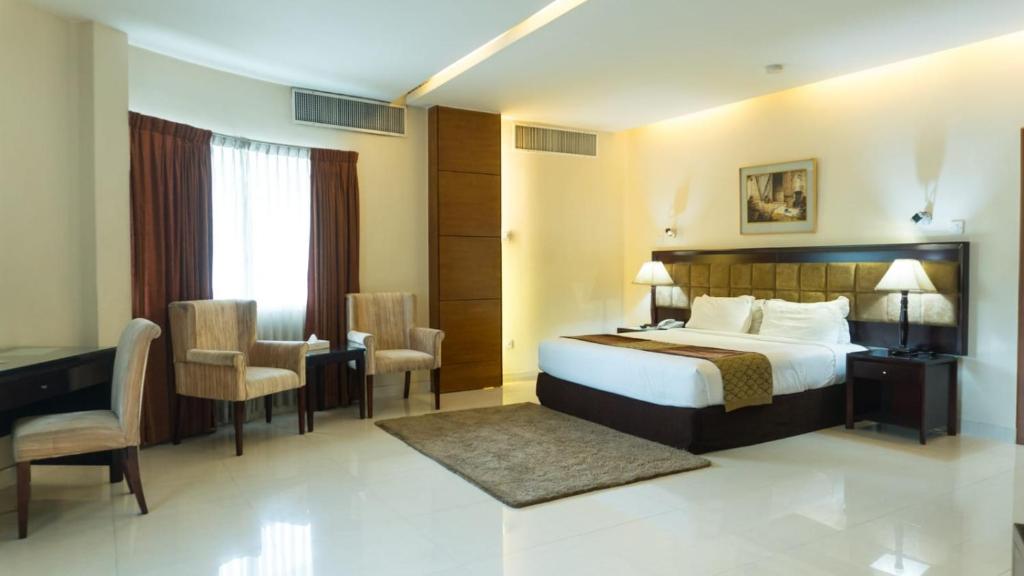 The Avenue Hotel & Suites