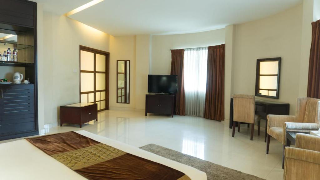 The Avenue Hotel & Suites photo