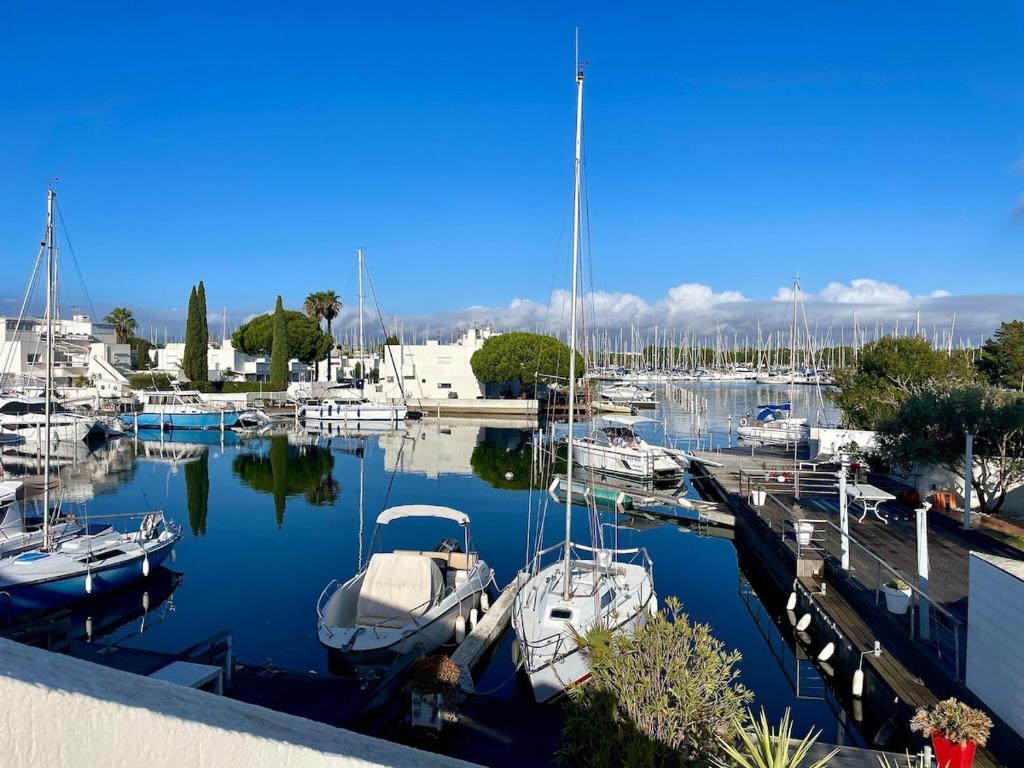 MY Marina 70 m2, 2 Chambres, Terrasse 50 m2, Vue Port, Parking Privé