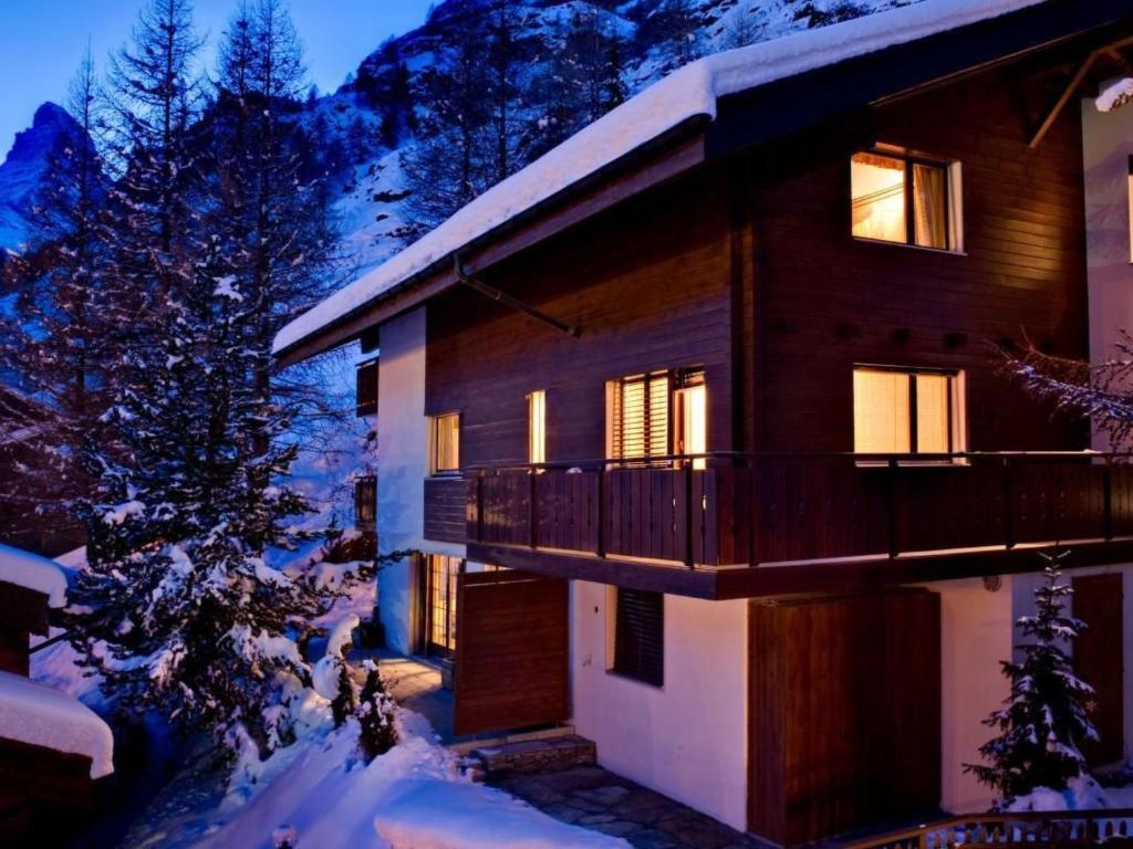 Holiday Home Freistehendens Chalet Zen Zermatt an bester Lage by Interhome