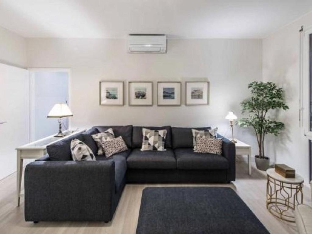 Apartment Elegante Penthouse-Wohnung mit Seeblick by Interhome