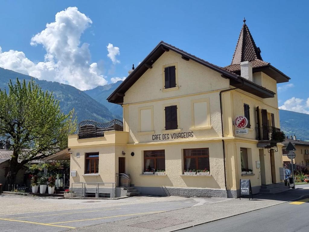 a building on the side of a street at Café des Voyageurs Noës in Chalais