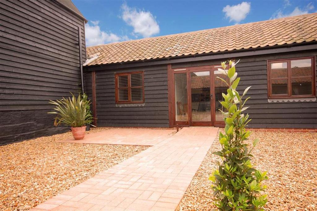 a house with a brick patio in front of it at 1 Bed in Beccles oc-hfc in Wangford