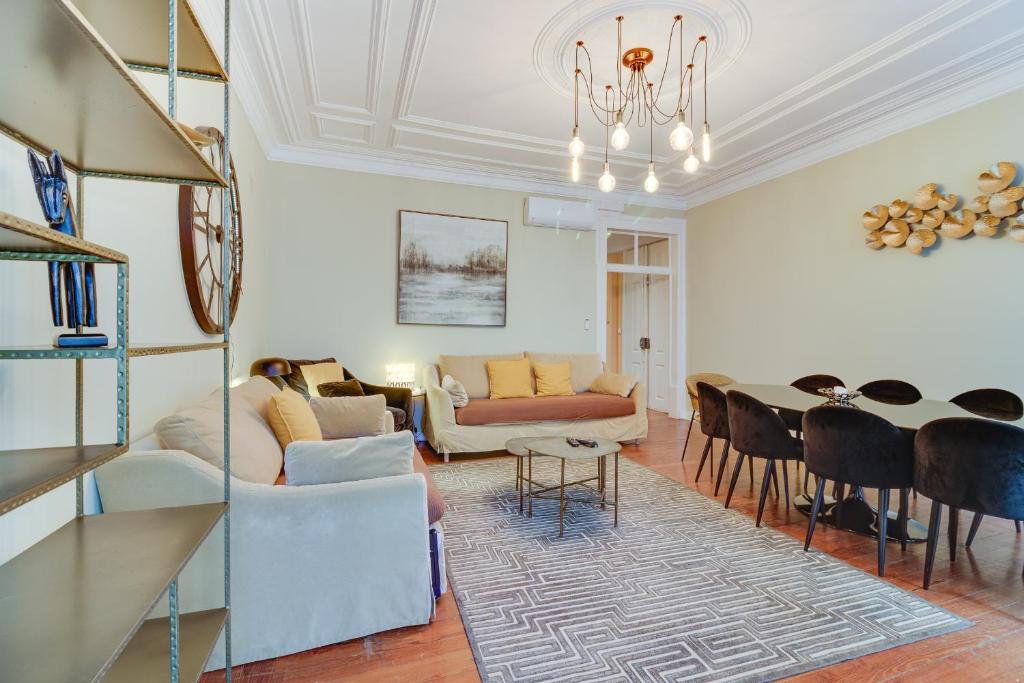 Charming 4 bedroom apartment in Chiado