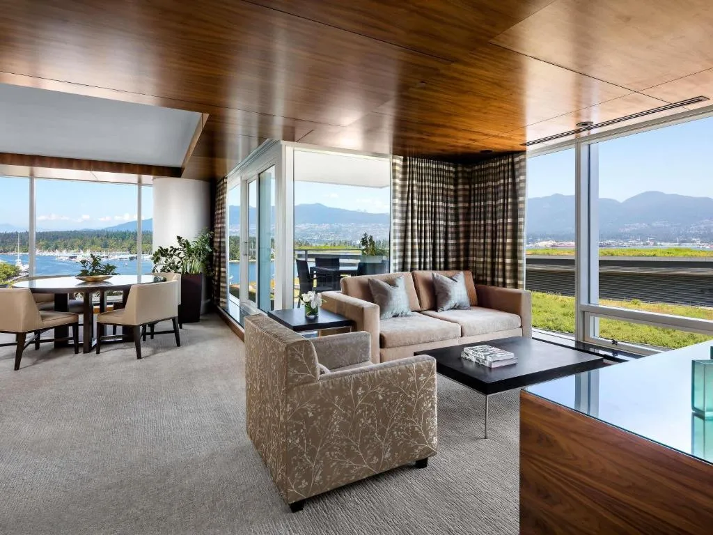 Corner King Suite
