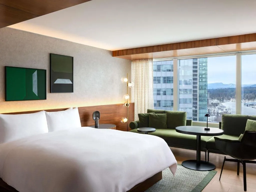 Fairmont Gold Corner Harbor and Mountain View Suite with King Bed