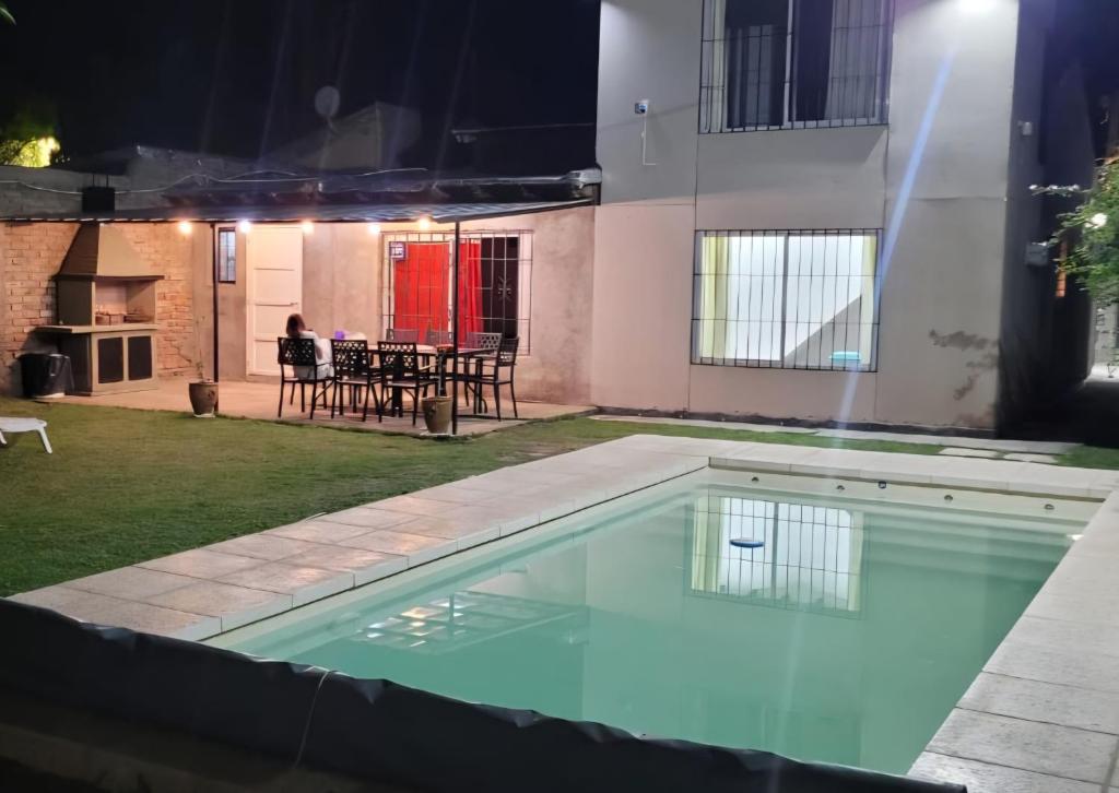 a swimming pool in a backyard at night at Casa con Piscina -El nogal in Las Heras
