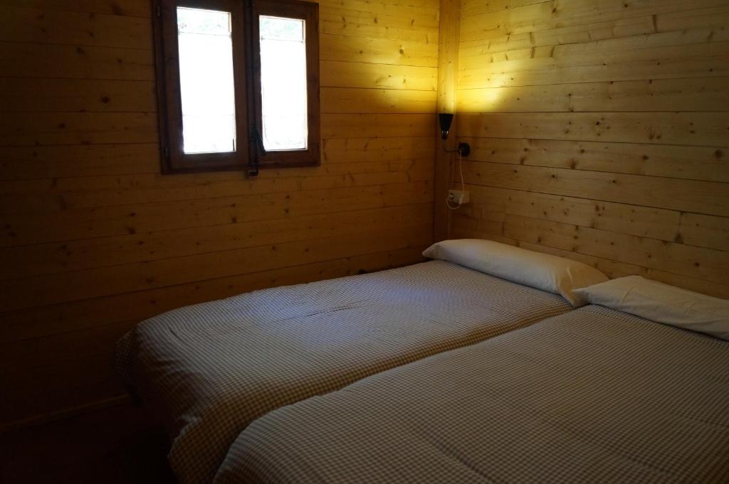 Postel nebo postele na pokoji v ubytování Camping Maçanet de Cabrenys