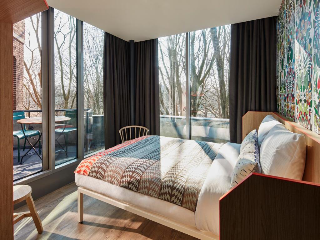 Postel nebo postele na pokoji v ubytování Generator Amsterdam