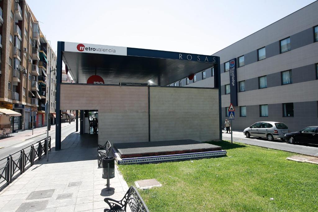 Travelodge Valencia Aeropuerto, Manises – Prețuri actualizate ...