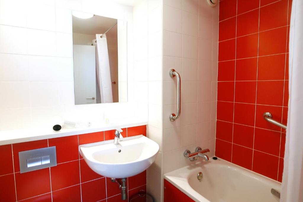 Travelodge Valencia Aeropuerto, Manises – Precios ...