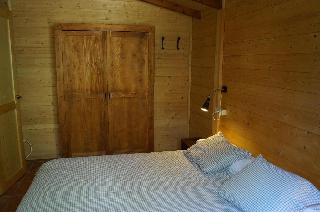 Postel nebo postele na pokoji v ubytování Camping Maçanet de Cabrenys