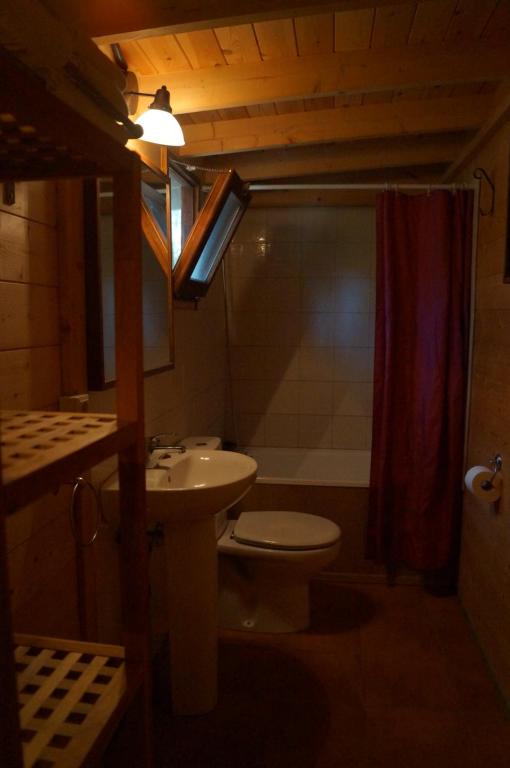 Koupelna v ubytování Camping Maçanet de Cabrenys