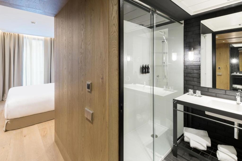 The Corner Hotel - Resim 12