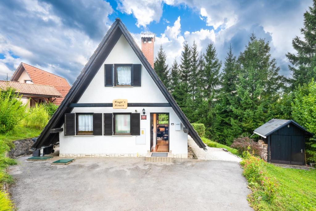 a white house with a black roof at Hugo's House in Rakitna