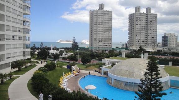a view of a city with a pool and buildings at Torre Wilson - Complejo Lincoln Center in Punta del Este