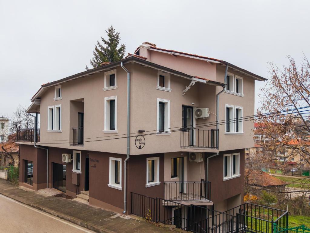 a building on the side of a street at Къща Рустик in Belogradchik