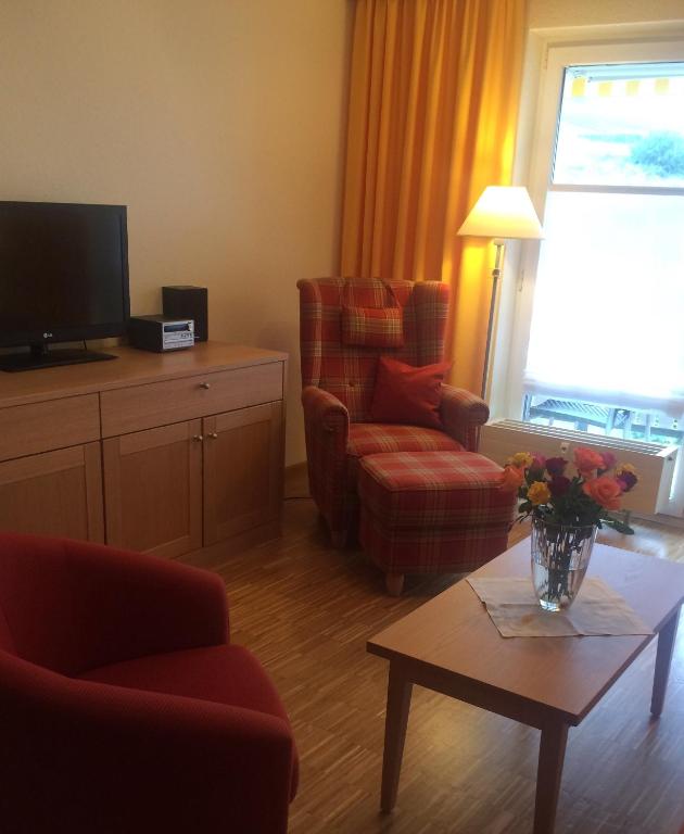 TV a/nebo společenská místnost v ubytování Ferienhaus Rheintalblick
