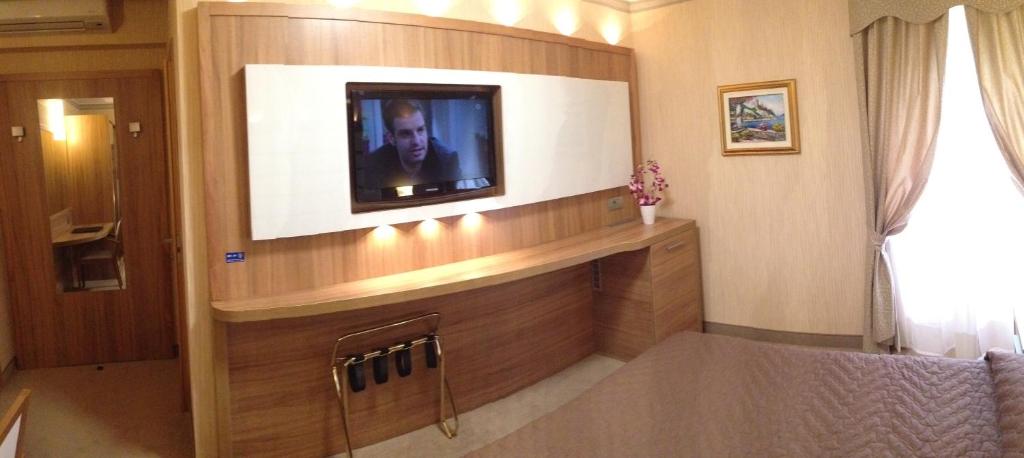 TV a/nebo společenská místnost v ubytování Hotel Vela d'Oro Dependence
