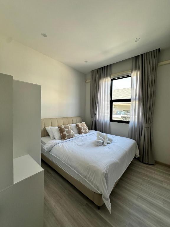 a bedroom with a large bed and a window at 2 Bedroom Modern House in Ban Nong Chaeng