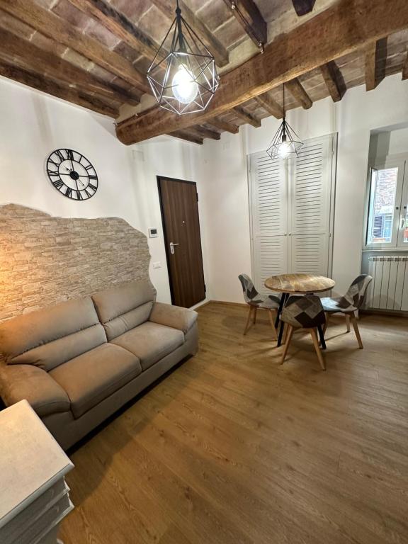 a living room with a couch and a table at Residenza la Mandorla in Perugia
