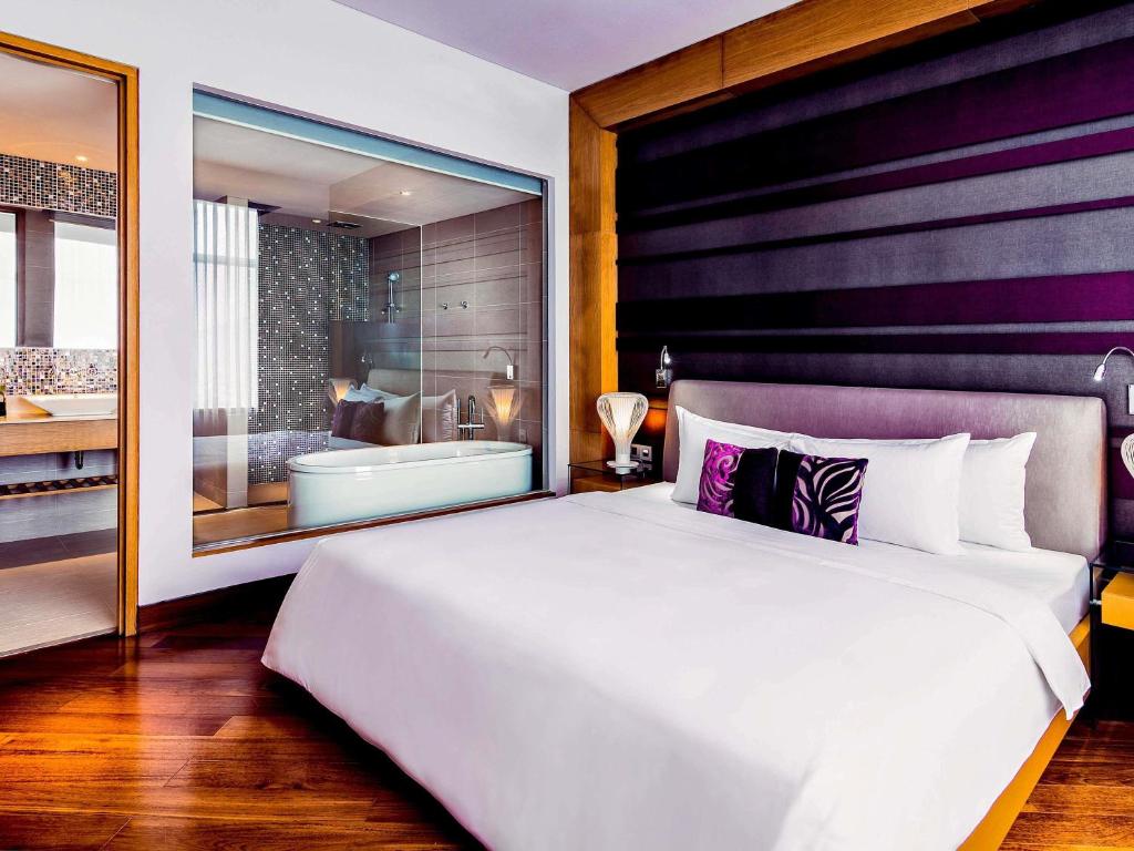Executive Suite with River View - High floor with Executive Lounge access