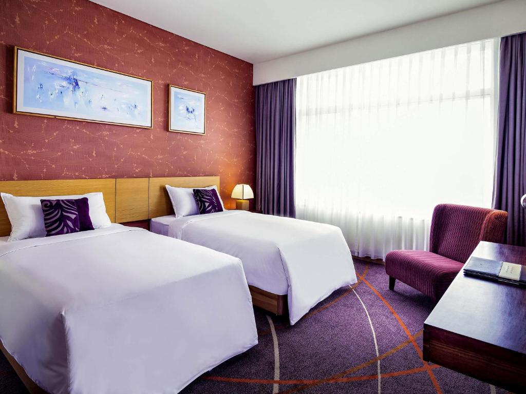 Deluxe Twin Room with River view - High floor with Executive Lounge access
