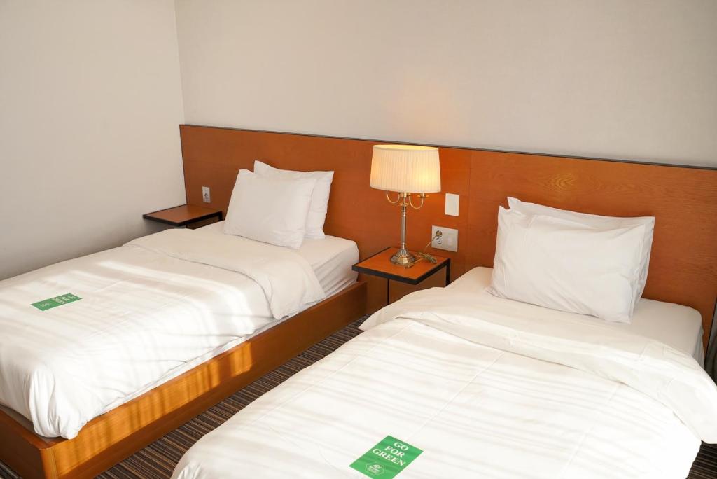 Hotel Tour Incheon Airport Hotel & Suites - 标准双床间（免费停车3天）