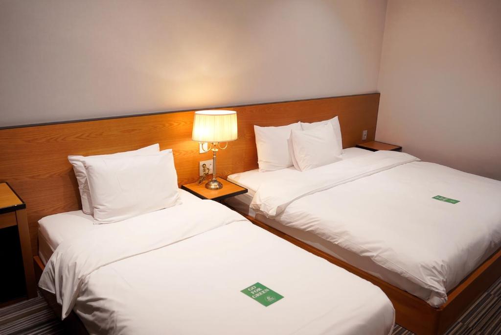 Hotel Tour Incheon Airport Hotel & Suites - Deluxe Aile Odası (3 Gün Ücretsiz Otopark)