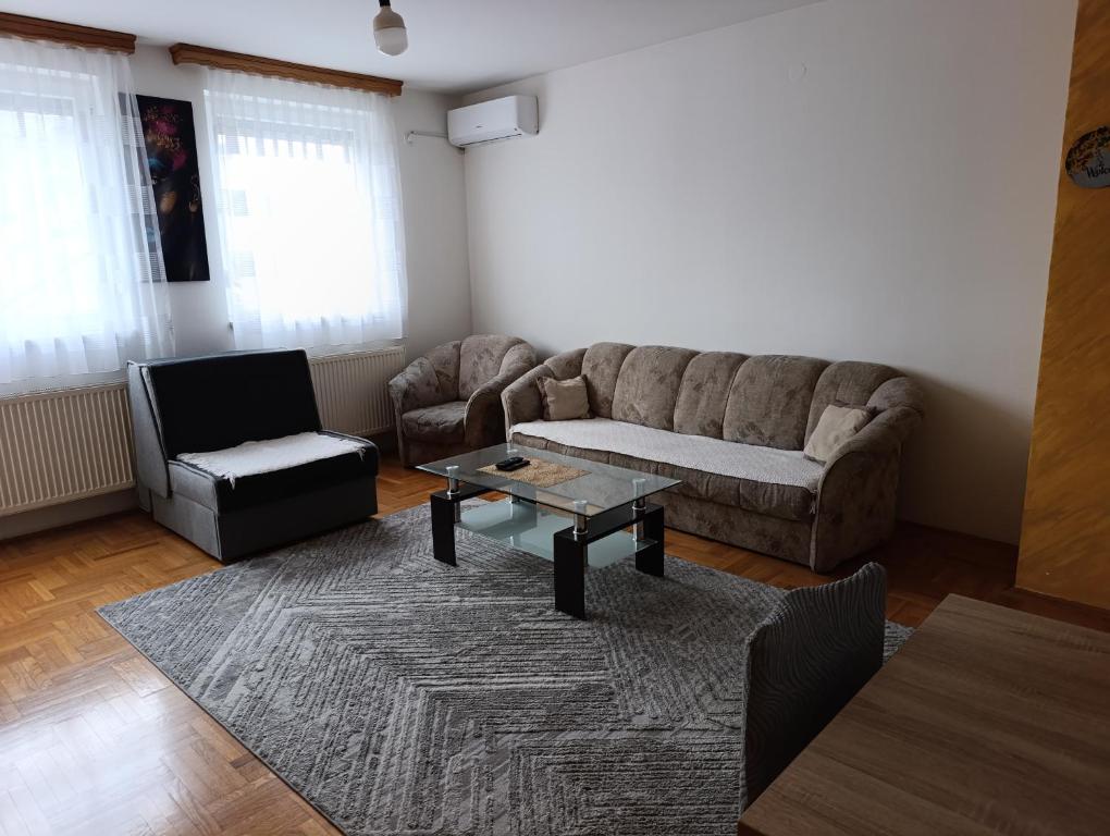 a living room with a couch and a coffee table at Apartman Balkan in Bijeljina