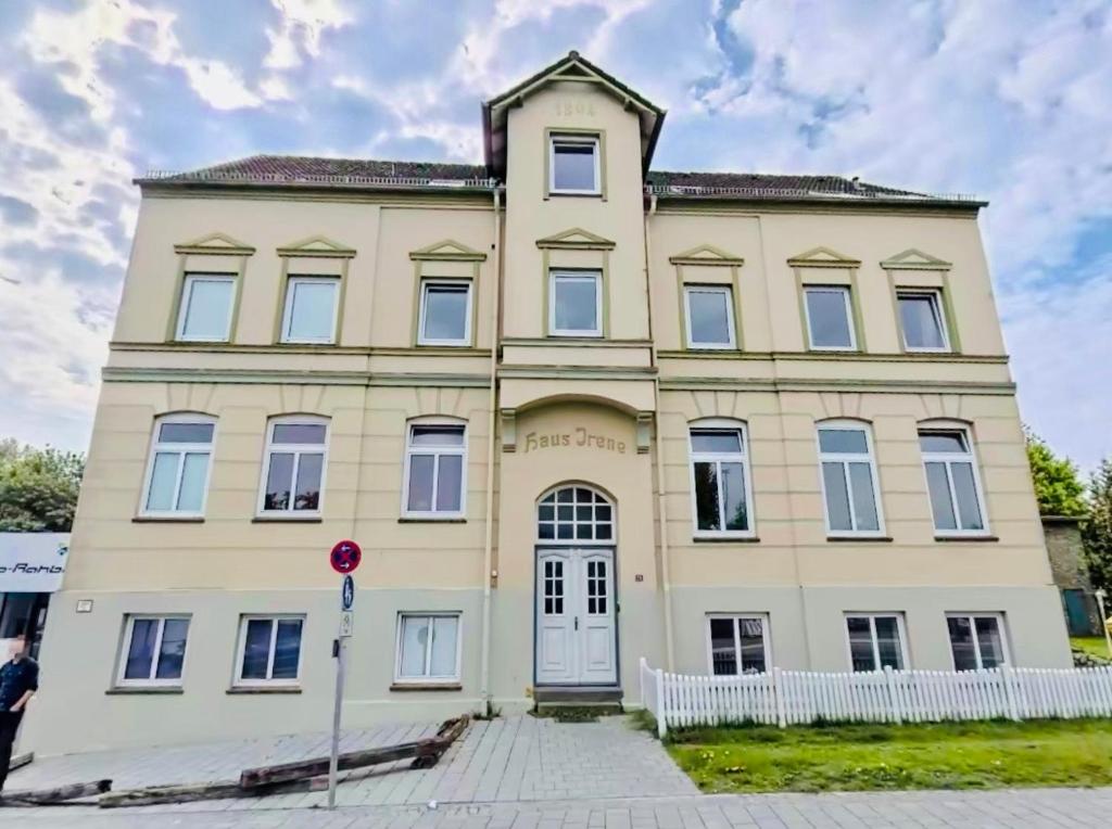 Studio-Apartment mit eigenem Eingang und Terrasse in Kiel-Holtenau - One-Bedroom Apartment