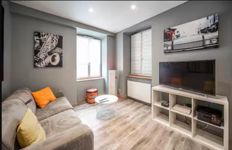 Televisor o centre d'entreteniment de Ideal apartment for workers