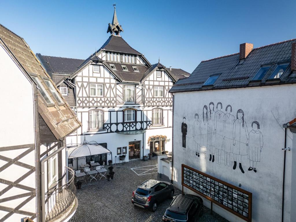 a building with a mural of people on the side of it at Hotel Rejs in Ustka