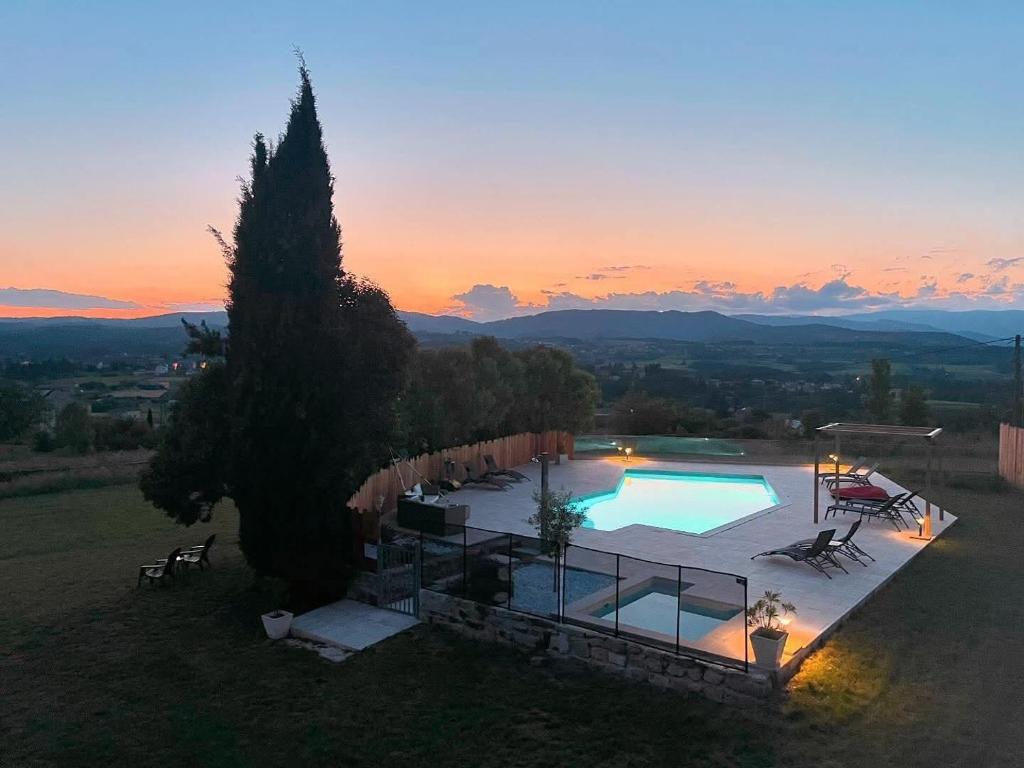 an overhead view of a swimming pool at sunset at Le Mas Vivarés in Lablachère