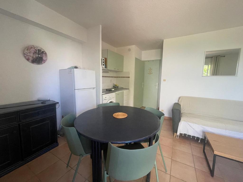 a kitchen and dining room with a table and chairs at Stephanie Immobilier in Saintes-Maries-de-la-Mer