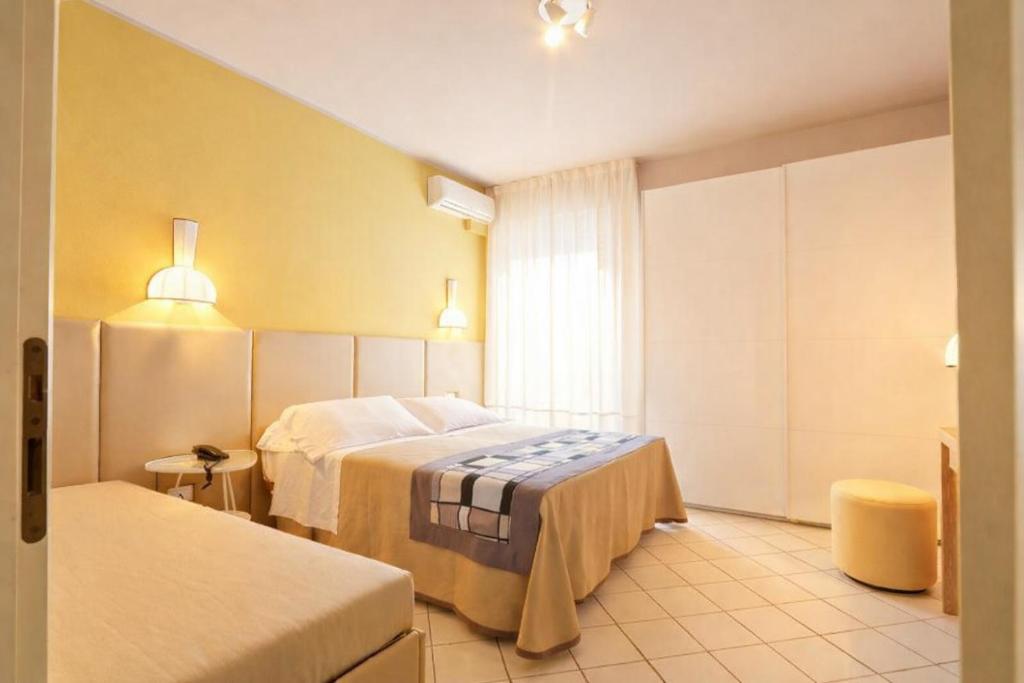 HOTEL TRIONFAL - Fronte Mare - Vicinissimi al Centro - Double Or Twin Room With Garden View