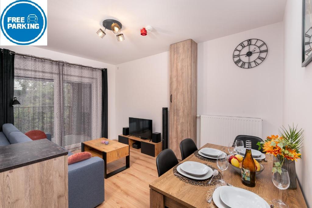 ApartWro 3th - apartament przy dworcu głównym PKP, balkon, garaż, rowery