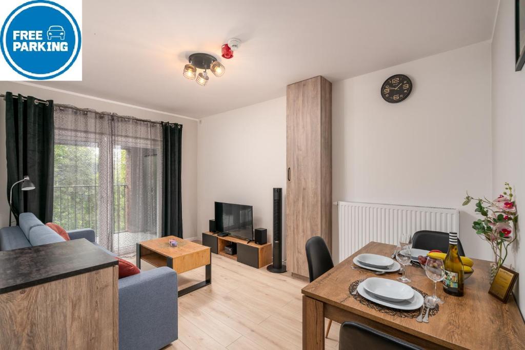 ApartWro 4th-City Square Railway Station balcony, garage, bicycles