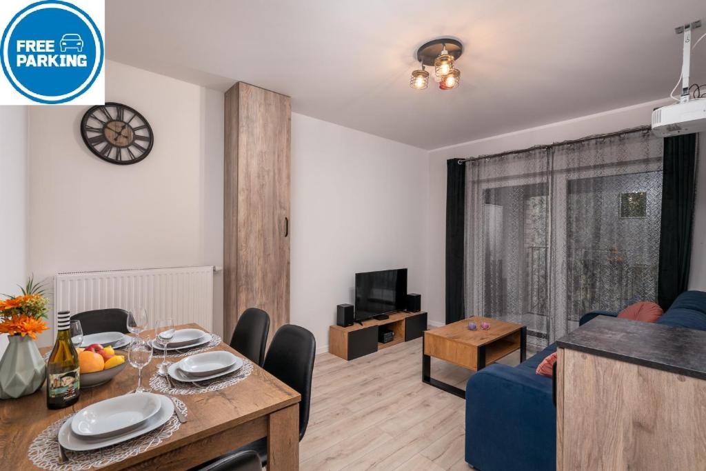 ApartWro 8th - City Square, Railway Station (balcony, garage) - 1