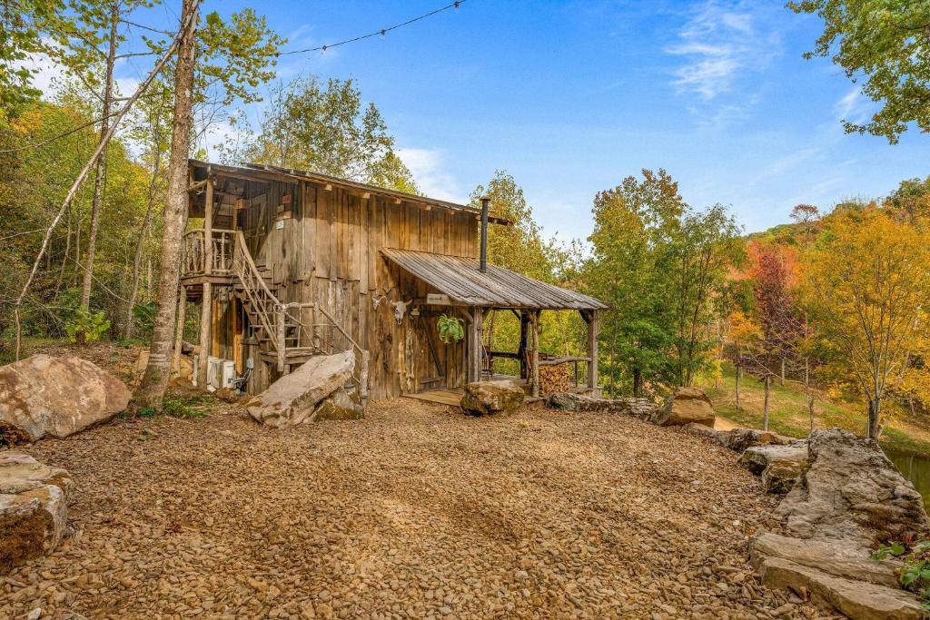 an old barn in the middle of the woods at Squatter's Cabin (Off-Grid): Includes 1-UTV in Jasper