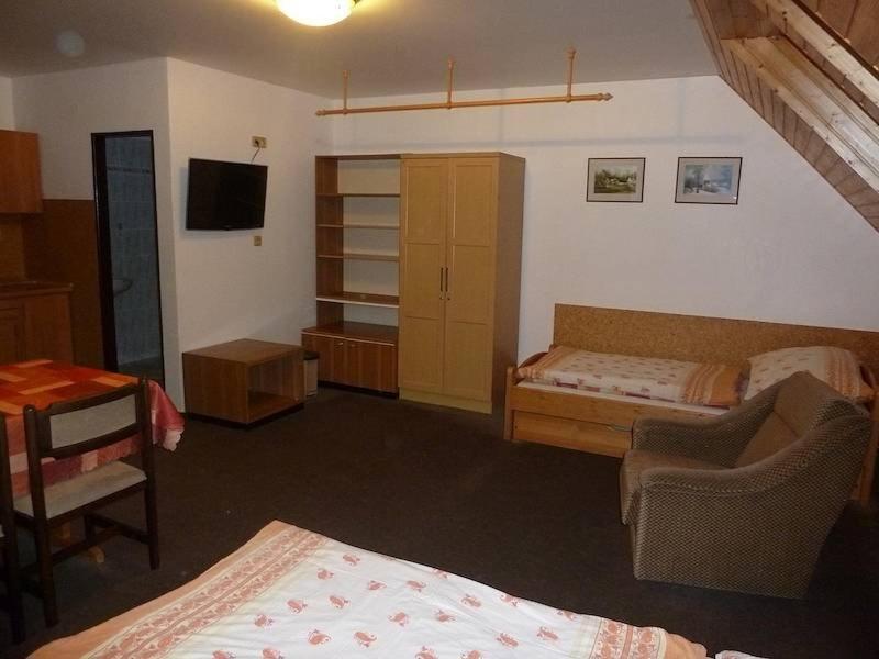 U Javoru - Habitación Triple Con Baño Privado
