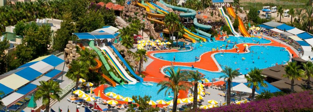 Bazén v ubytování VONRESORT Golden Coast & Aqua - Kids Concept-Ultra All Inclusive nebo v jeho okolí