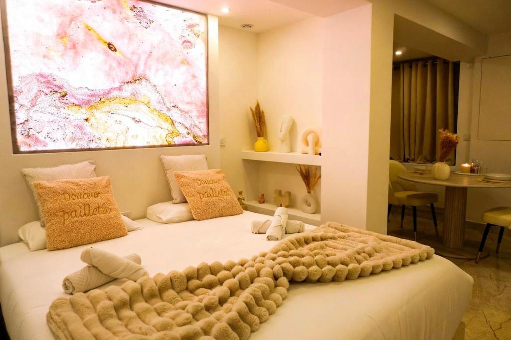 a bedroom with two beds and a painting on the wall at Welcome to Hidden Spa in Wissous
